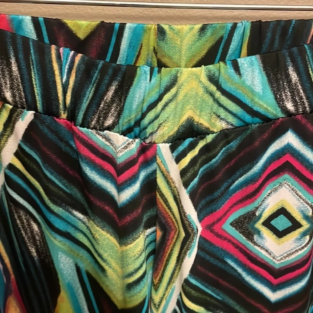 Fashion women’s palazzo geometric pull on pants S/M stretch flowy multi color